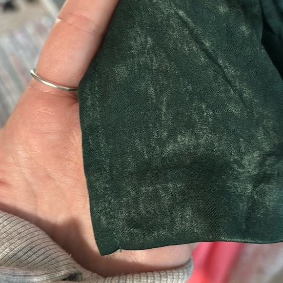 🆕(NWT) LULUs x J.O.A Collab “Fall in Love” Forest Green Satin Wrap Dress. SMALL - Picture 7 of 7